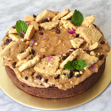Load image into Gallery viewer, Flourless Cocoa x Peanut Butter Wholefoods Vegan Fudge Cake (Seasonal)
