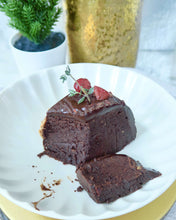Load image into Gallery viewer, Vegan Cocoa Fudge x Mint Wholefoods Log Cake (GF &amp; Nut Free Options)